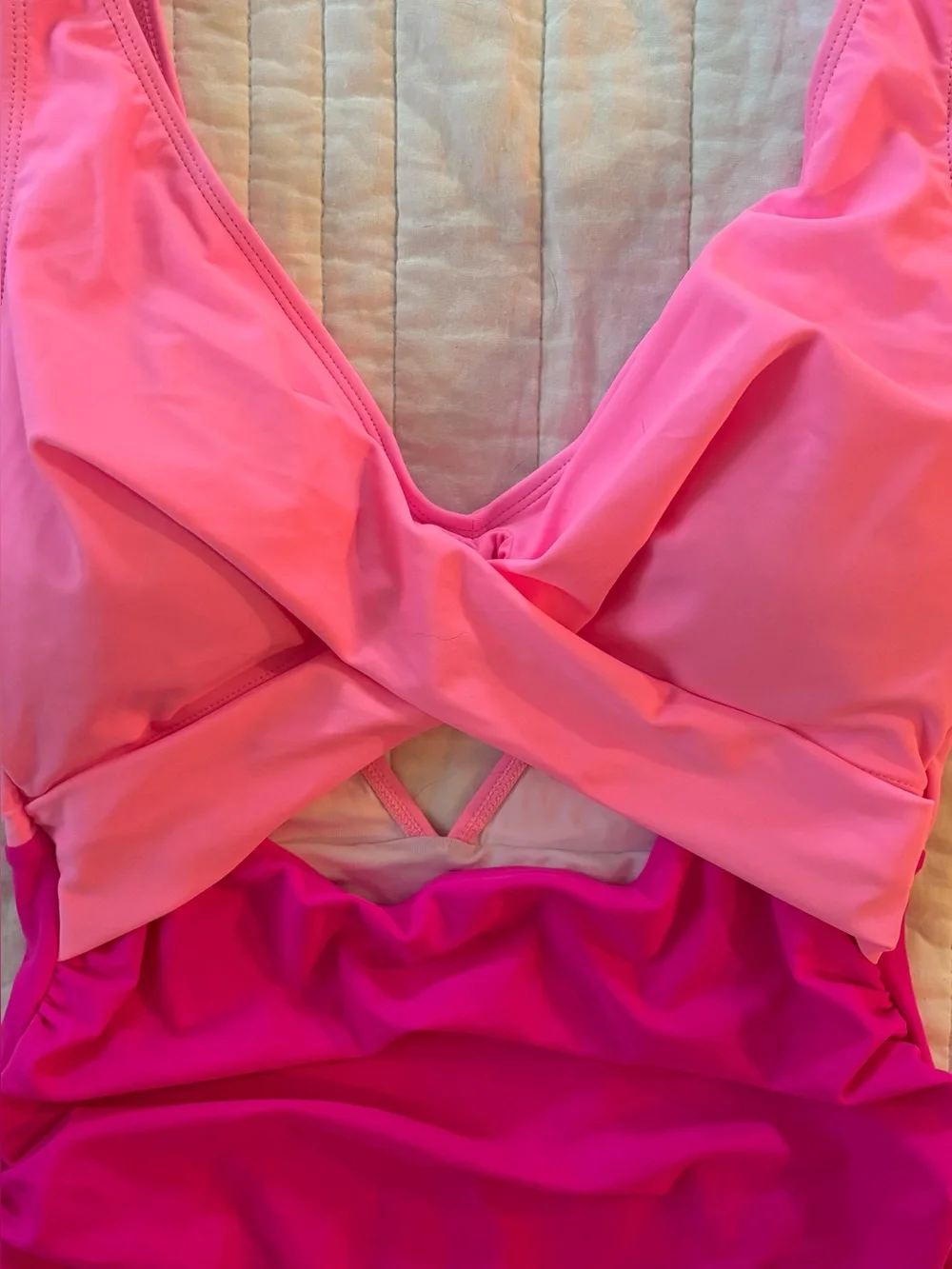 B2PRITY NWT Pink Colorblock Ruffle One Piece Swimsuit M Removable Cups